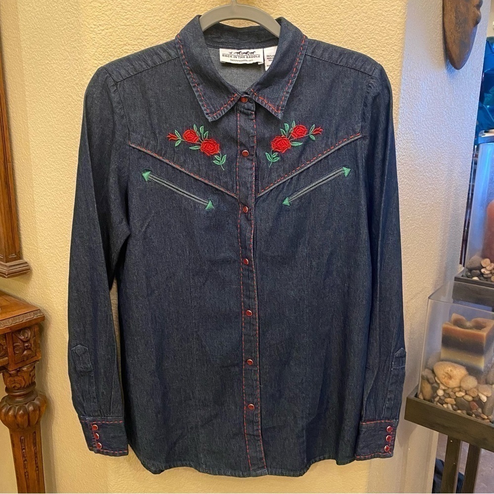 BACK IN THE SADDLE Women Blue Floral Embroidery Western Rodeo Cowboy Shirt-Small